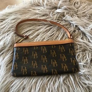 Dooney & Bourke Bags - Dooney & Bourke Signature Clutch/Wristlet. Dooney & Bourke Bags - Dooney & Bourke Signature Clutch/Wristlet.